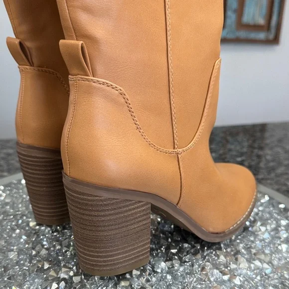 Universal Thread Tan Heeled Boots - Picture 9 of 14
